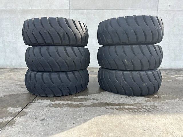 Dumperbanden pirelli rm99 6 stuks - afbeelding 1 van  1