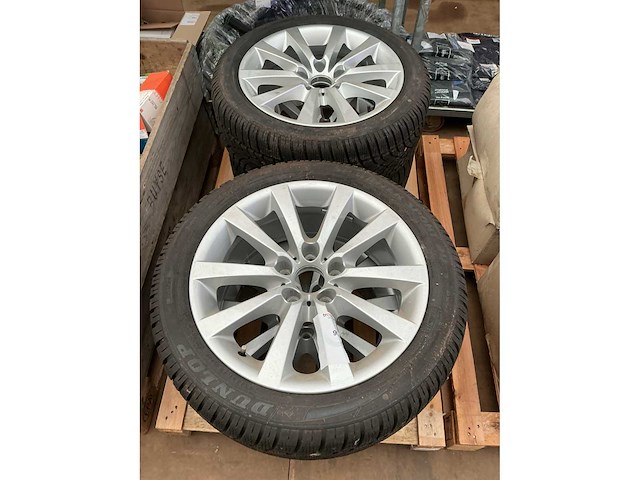 Dunlop winterbanden 245/45 r18 band, wiel en velg (4x) - afbeelding 2 van  3