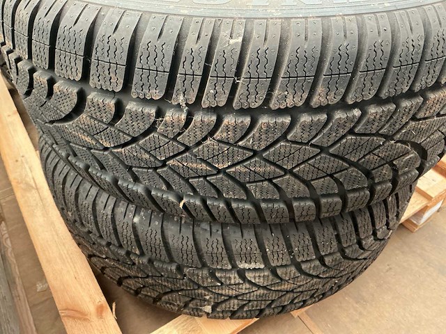 Dunlop winterbanden 245/45 r18 band, wiel en velg (4x) - afbeelding 3 van  3