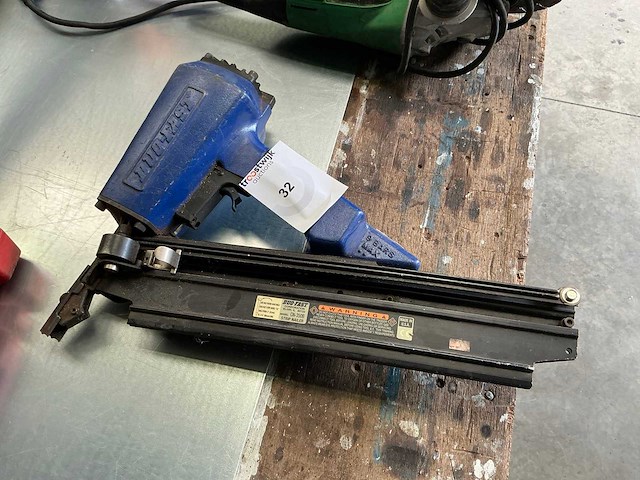 Duo-fast cn-350b pneumatische tacker - afbeelding 1 van  3