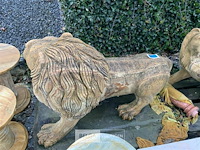 Duo van twee leeuwen in limestone. - afbeelding 1 van  4