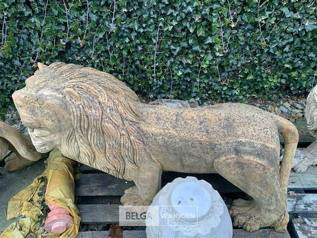 Duo van twee leeuwen in limestone. - afbeelding 2 van  4