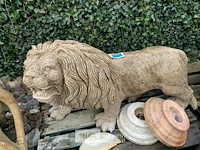 Duo van twee leeuwen in steen - afbeelding 1 van  4