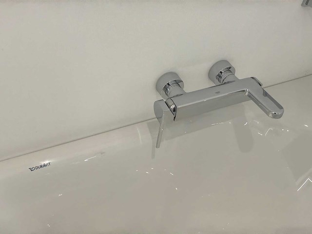 Duravit bad met grohe mengkraan - afbeelding 2 van  7