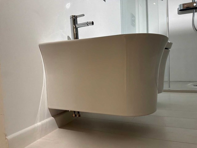 Duravit white tulip hangbidet met axor mengkraan - afbeelding 3 van  5