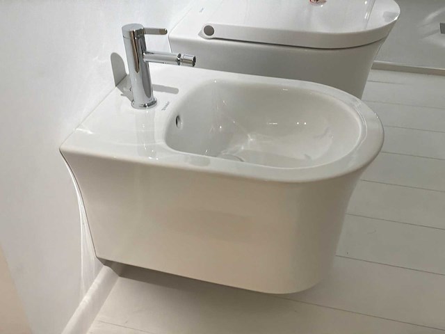 Duravit white tulip hangbidet met axor mengkraan - afbeelding 1 van  5