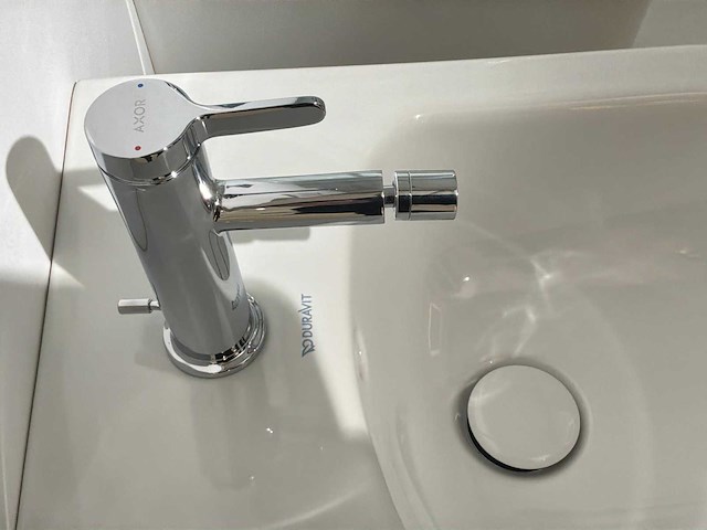 Duravit white tulip hangbidet met axor mengkraan - afbeelding 4 van  5
