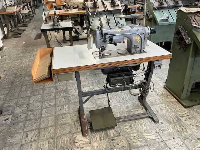 Dürkopp 212-24125 stolpmachine - afbeelding 1 van  4
