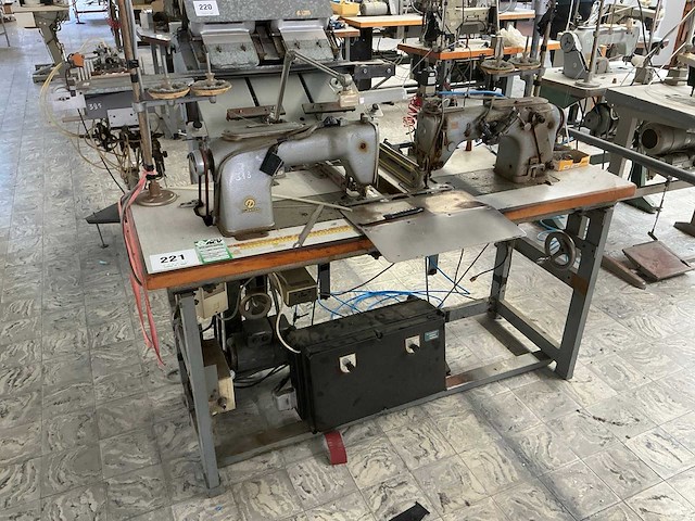 Dürkopp 933-101a-103 tweeling kettingstikmachine - afbeelding 1 van  4