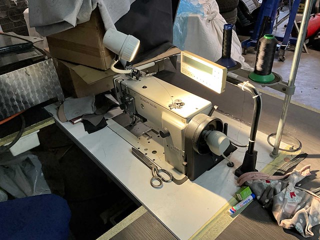 Dürkopp adler - naaimachine voor leder en auto interieur - afbeelding 1 van  11
