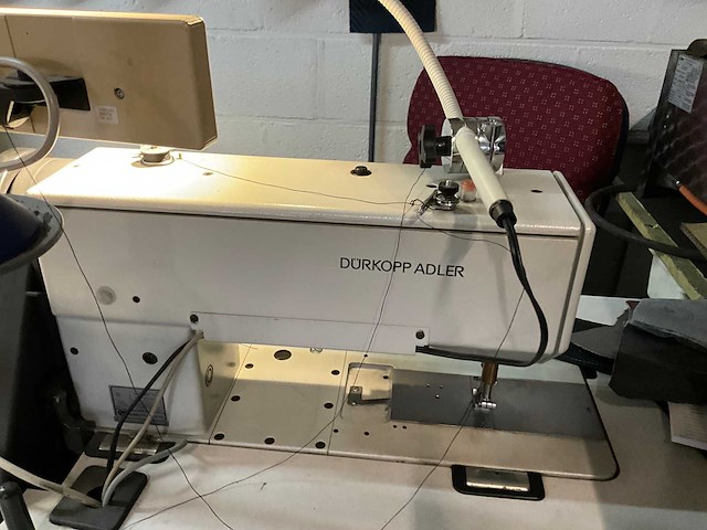 Dürkopp adler - naaimachine voor leder en auto interieur - afbeelding 5 van  11