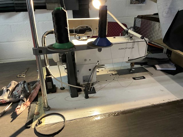 Dürkopp adler - naaimachine voor leder en auto interieur - afbeelding 4 van  11