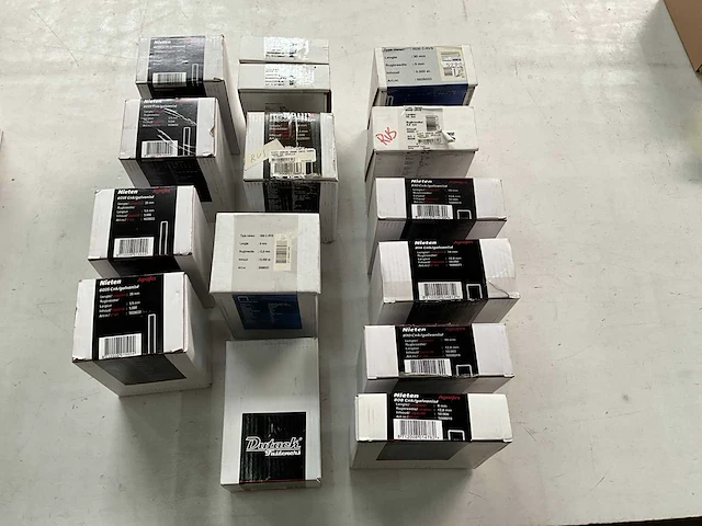Dutack mix kavel diverse nieten gegalvaniseerd en rvs - afbeelding 1 van  7
