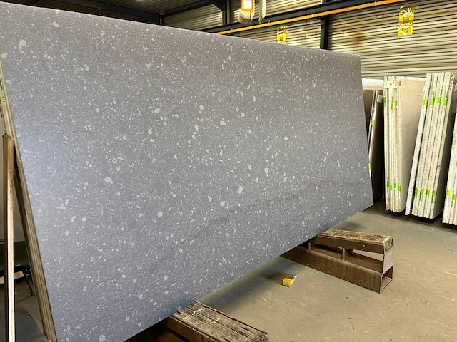 Dutch blue (spots) velvet 12mm - bu700 - nature stone stock (12x) - afbeelding 1 van  2
