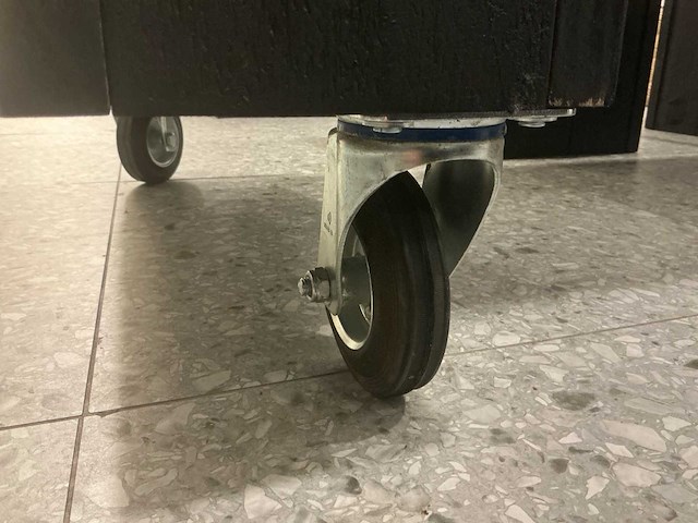 Dutch wood schoonheidssalon - afbeelding 5 van  7