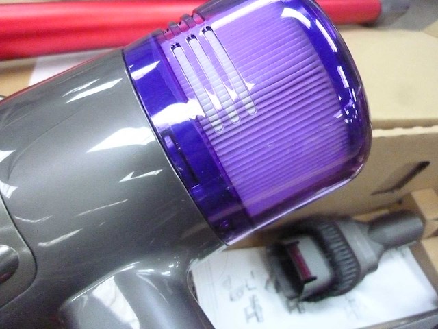 Dyson v11 fluffy 610 w stickstofzuiger rood en paars - afbeelding 10 van  10