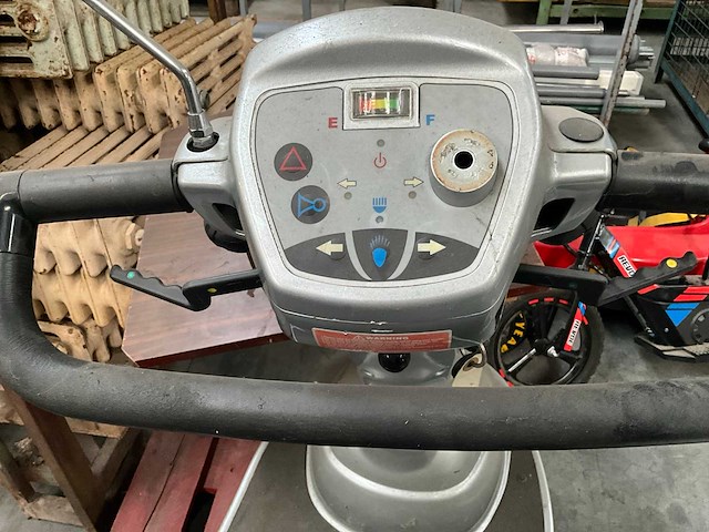 E-scooter voor mindervalide - afbeelding 3 van  4