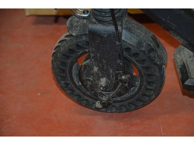 E-scooter xqisit x-100 zonder lader (b437) - afbeelding 8 van  9