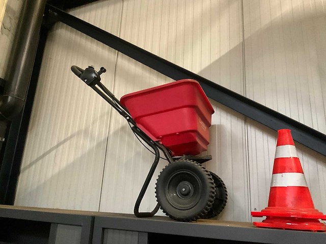 Earthway ev-n-spred strooiwagentje - afbeelding 1 van  4