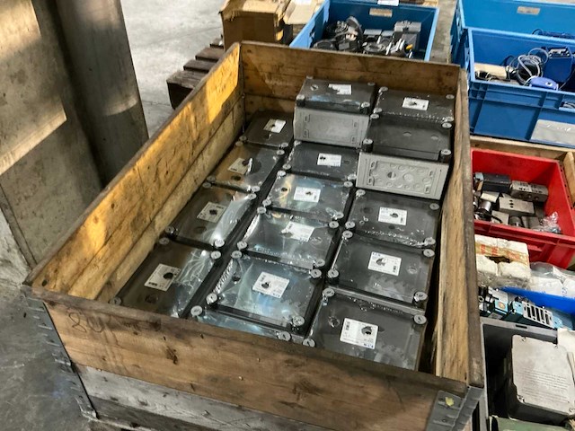 Eaton c123e-125 kunststof schakelkast (18x) - afbeelding 2 van  3