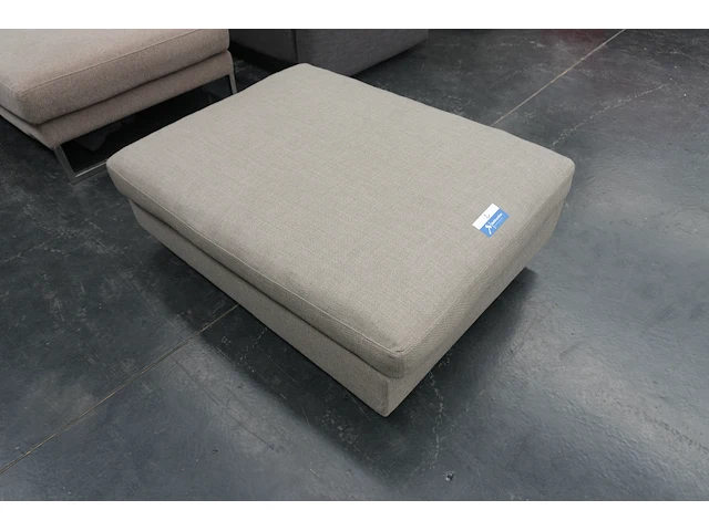 Ecru poef 88x108 cm op wieltjes - afbeelding 1 van  2
