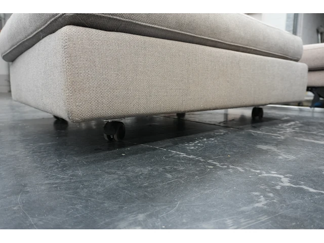 Ecru poef 88x108 cm op wieltjes - afbeelding 2 van  2