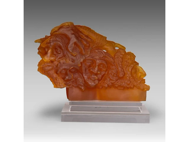 Edward leibovitz (1946-2019), 'le royaume déchiré', 1995, glass paste sculpture the sculpture: 33 x 48 cm. (12.99 x 18.89 in.), with plexi base: 41 cm. (16.14 in.) - afbeelding 1 van  10