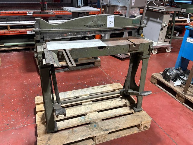 Edwards voetbediend plaatsnijmachine manueel - afbeelding 1 van  5