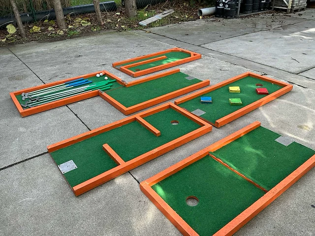 Ee 02 minigolf / sportattractie - afbeelding 1 van  3