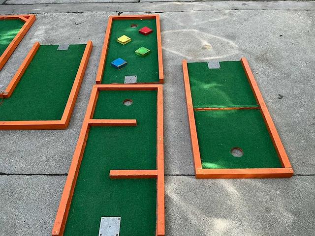 Ee 02 minigolf / sportattractie - afbeelding 2 van  3