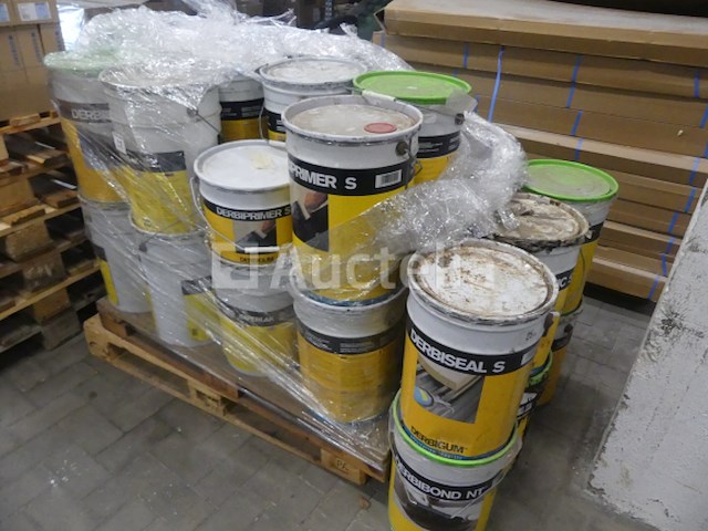 Een reeks verschillende bitumineuse producten - afbeelding 1 van  4