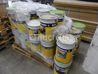 Een reeks verschillende bitumineuse producten - afbeelding 1 van  4