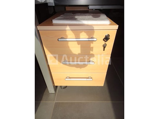 Een set kantoormeubilair - afbeelding 2 van  10
