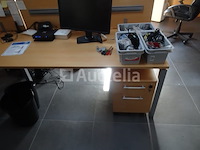 Een set kantoormeubilair - afbeelding 1 van  10