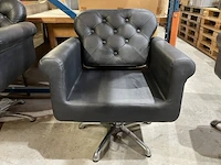 Één voet kapperstoelen 401-404 sc (62/2026)