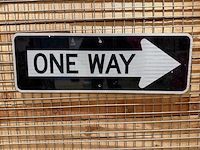 Eenrichtingsverkeersbord zwart - decoratief object