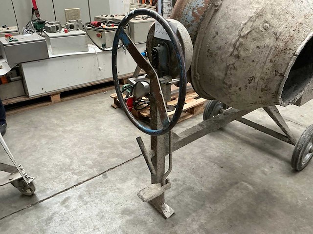 Eerearts betonmolen - afbeelding 2 van  7