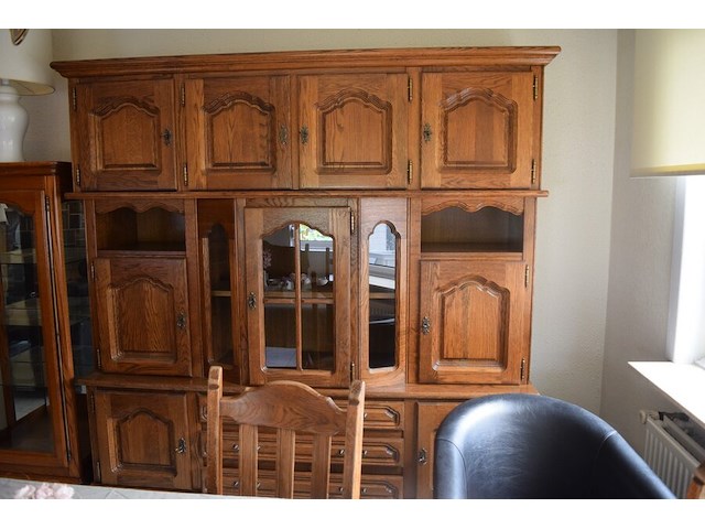 Eetkamer bestaande uit wandkast, tafel en 6 stoelen - afbeelding 1 van  9