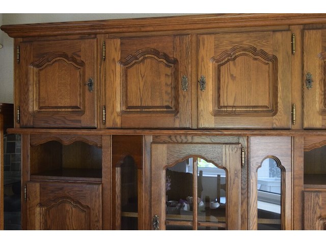 Eetkamer bestaande uit wandkast, tafel en 6 stoelen - afbeelding 2 van  9