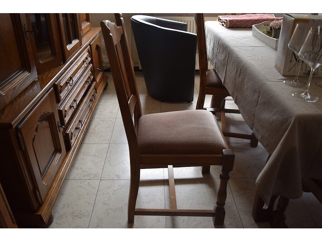 Eetkamer bestaande uit wandkast, tafel en 6 stoelen - afbeelding 5 van  9