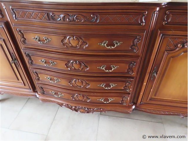 Eetkamer met dressoir, vitrinekast, tafel en 6 stoelen - afbeelding 4 van  27