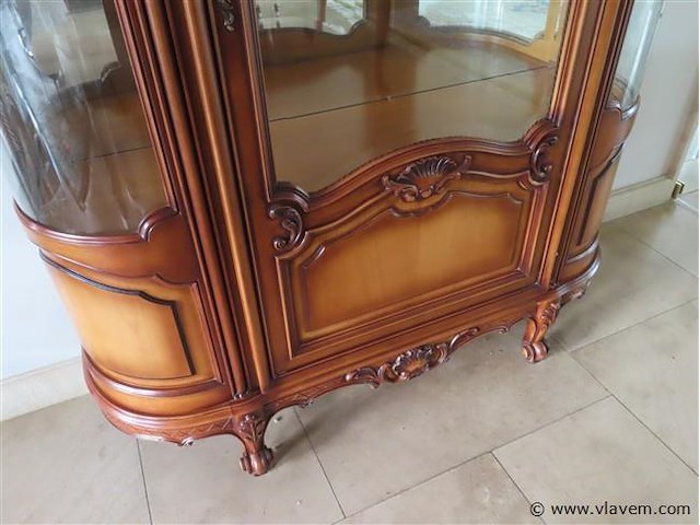 Eetkamer met dressoir, vitrinekast, tafel en 6 stoelen - afbeelding 11 van  27