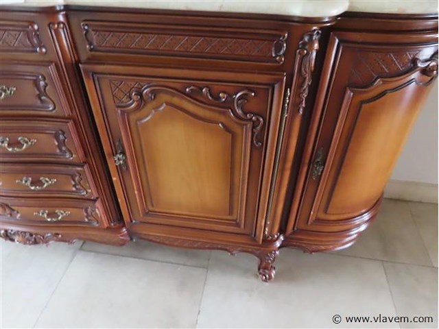 Eetkamer met dressoir, vitrinekast, tafel en 6 stoelen - afbeelding 14 van  27