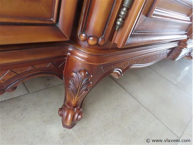 Eetkamer met dressoir, vitrinekast, tafel en 6 stoelen - afbeelding 12 van  27