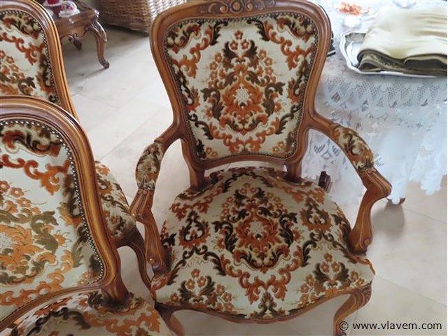 Eetkamer met dressoir, vitrinekast, tafel en 6 stoelen - afbeelding 25 van  27