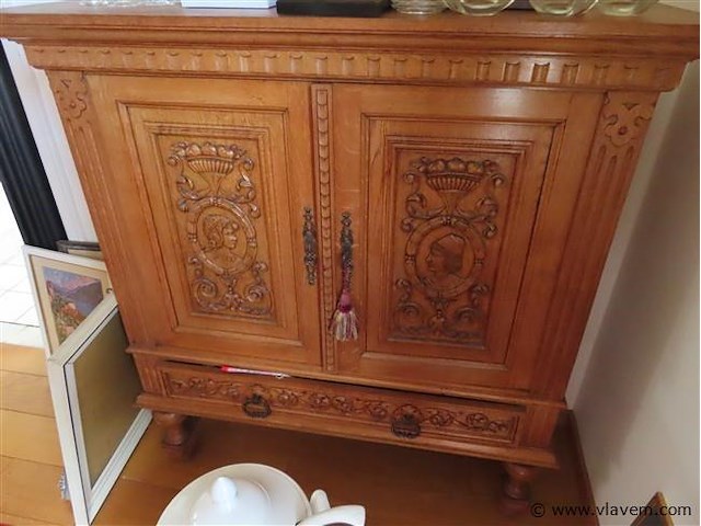Eetkamer, twee kasten, tafel en 6 stoelen - afbeelding 2 van  15