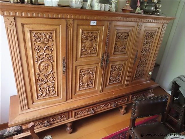 Eetkamer, twee kasten, tafel en 6 stoelen - afbeelding 1 van  15