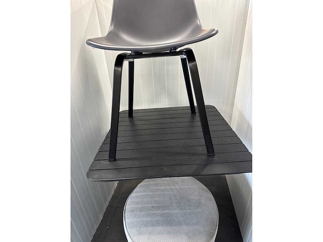 Eetkamerstoel, tafel en poef - afbeelding 2 van  6