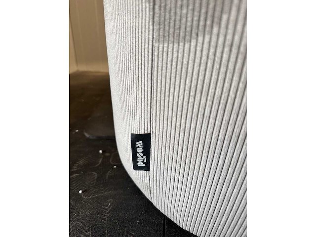 Eetkamerstoel, tafel en poef - afbeelding 4 van  6