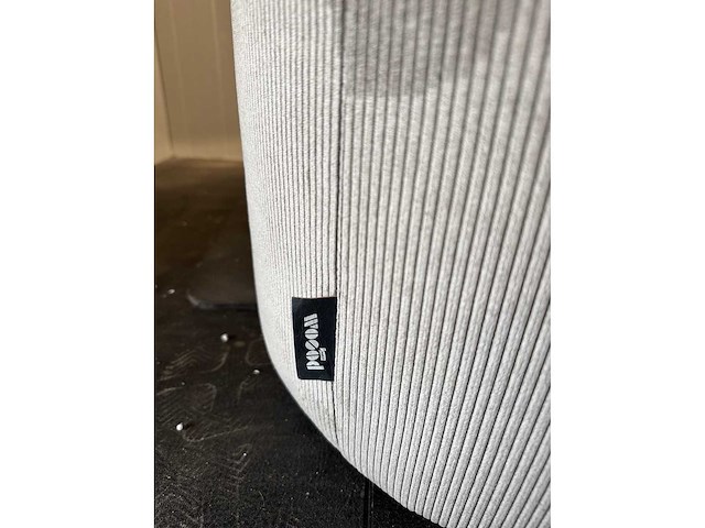 Eetkamerstoel, tafel en poef - afbeelding 4 van  6